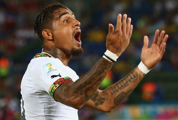 
                <strong>Deutschland - Ghana: Kevin-Prince im Fokus</strong><br>
                Für das Spiel gegen die DFB-Elf hat Boateng einen besonderen Vergleich parat: "Es ist wie im alten Rom", sagte der Schalke-Profi der Sport Bild: "Es stehen Leute um das Spielfeld und wollen sehen, wie sich zwei Mannschaften bekriegen."
              