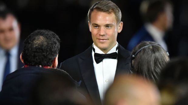 
                <strong>Platz 2: Manuel Neuer (FC Bayern München)</strong><br>
                Im Kasten die Nummer eins, hier muss sich Manuel Neuer weiterhin mit dem zweiten Platz begnügen. Auch Manuel Neuer ist ein Magnet für die über 45-Jährigen. Hier erhält er 26 Prozent aller Stimmen. Insgesamt sind es rund 20. 
              