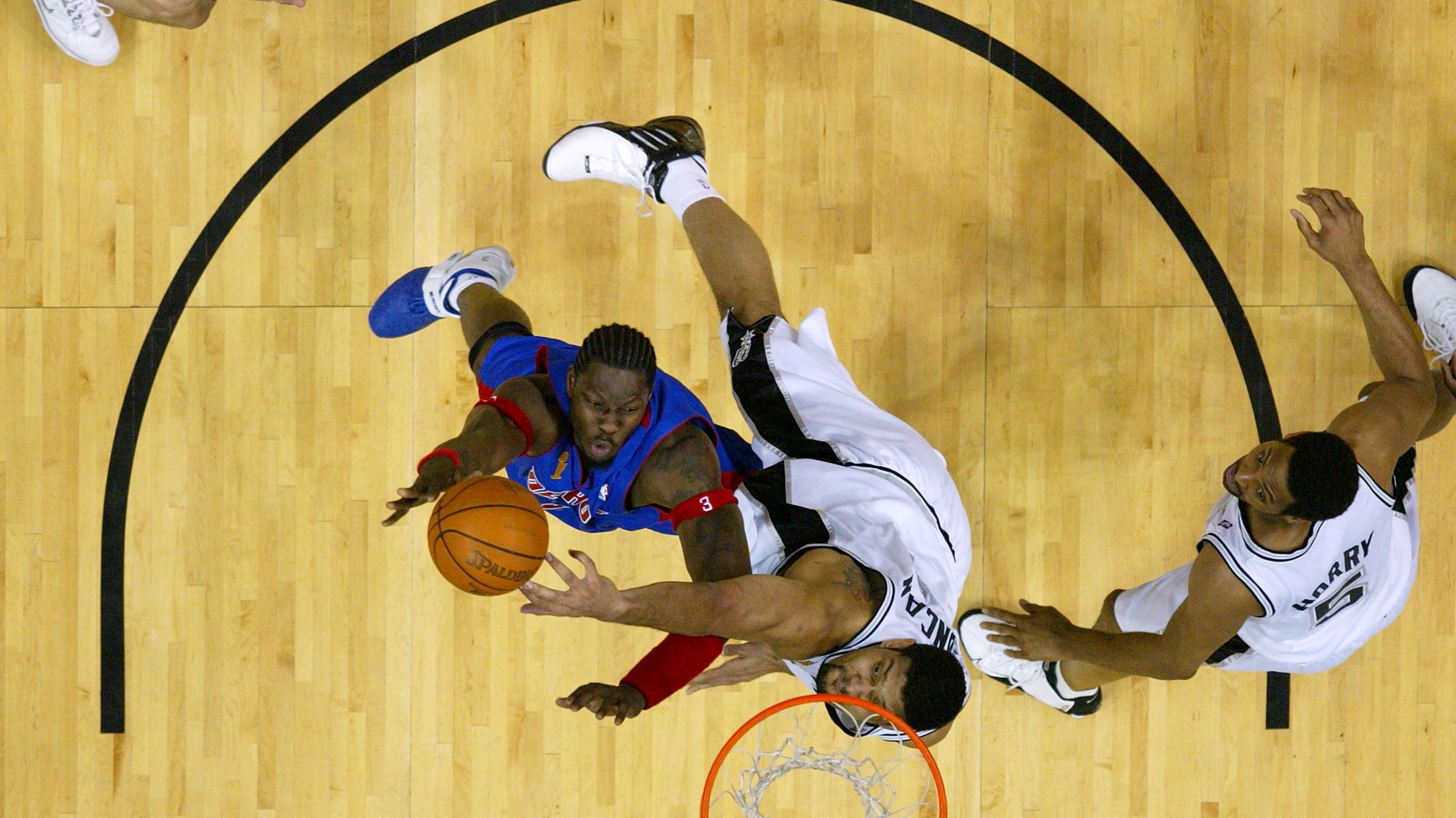 <strong>NBA Finals 2005: Detroit Pistons vs. San Antonio Spurs 3:4</strong><br>Die NBA Finals 2005 standen ganz im Zeichen der Verteidigung. Nur einmal erreichte ein Team in der Serie die 100-Punkte-Marke in einem Spiel, nämlich in Spiel vier, als die Pistons 102 Punkte erzielten. Die Spurs gewannen Spiel sieben und somit die Meisterschaft - es war eine weitere punktarme Angelegenheit mit einem Endstand von 81:74.
