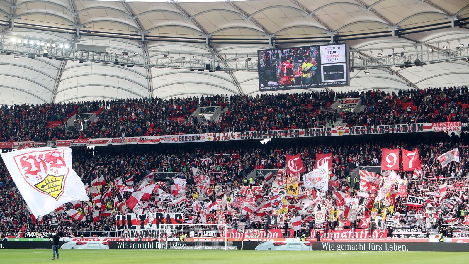 
                <strong>5. Kommen die Zuschauer wieder in die Stadien zurück?</strong><br>
                Jubel, Emotionen, Fangesänge. Wie schön wäre Normalität und eine baldige Rückkehr der Fans in die Stadien? Doch die Arenen müssen aufgrund der hohen Corona-Fallzahlen erst einmal leer bleiben. Auch 2021?ran.de Prognose: Die laufende Saison wird mit Geisterspielen zu Ende gespielt. Mit dem Impfstoff wurde ein wichtiger Meilenstein gelegt, doch bis zur vollständigen Zuschauerrückkehr müssen wir uns bis 2022 gedulden. In der Hinrunde der kommenden Saison werden wir wieder eine Teilzulassung erleben. Doch dafür benötigt es neue Konzepte.
              