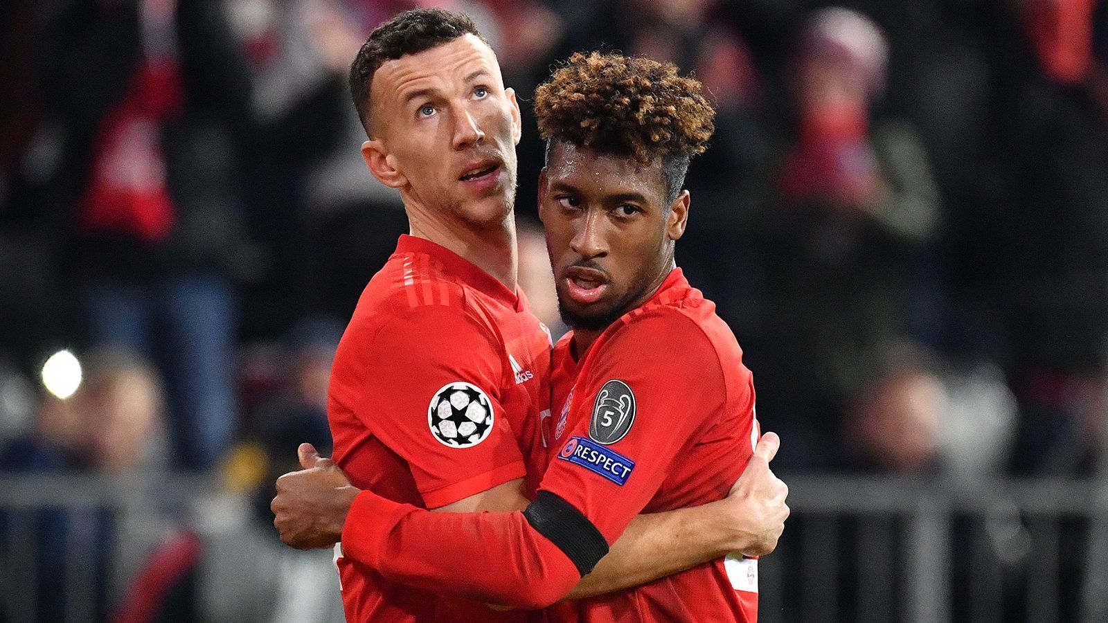 
                <strong>VERLIERER: Ivan Perisic und Kingsley Coman</strong><br>
                Die Konkurrenzsituation wird natürlich verschärft, wobei man sagen muss, dass die Bayern einen weiteren Flügelspieler gebraucht haben. Kingsley Coman ist zu verletzungsanfällig, ein Verbleib von Perisic, der nur ausgeliehen ist, war ohnehin fraglich. Die Chancen, dass der Kroate länger bleibt, sind jetzt wohl weiter gesunken. Auch für Coman könnte es eng werden. Die Bayern betonen immer wieder, wie sehr sie auf einheimische Spieler setzen wollen. Mit Gnabry und Coman ist die deutsche Flügelzange vor Ort.
              