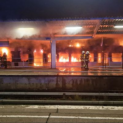 Zug brennt im S-Bahnhof Ahrensfelde