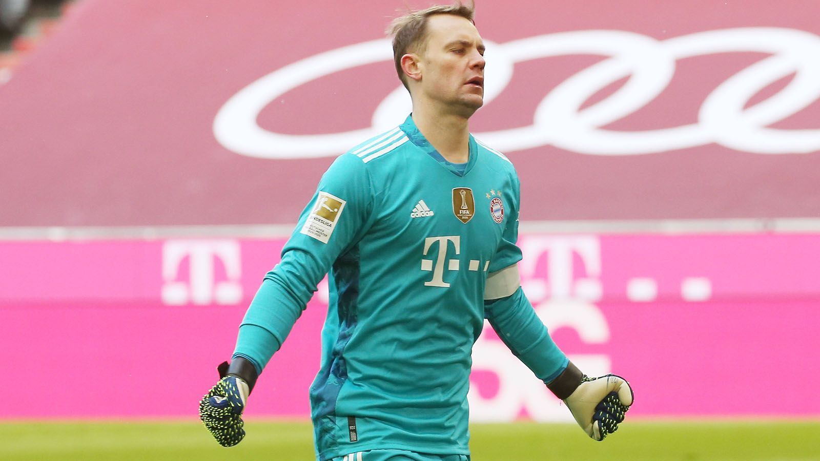 
                <strong>Manuel Neuer</strong><br>
                Nach seiner Pause in der Champions League wieder zurück zwischen den Pfosten. Muss in der ersten Halbzeit nur einmal eingreifen, bei Kalajdzic' gefährlichem Kopfball in der 14. Minute aber auf dem Posten. Starke Reaktion auch kurz nach Wiederanpfiff, wieder gegen einen Kopfball des VfB-Stürmers aus kürzester Distanz. Schenkt den Stuttgarter in deren Drangphase in Hälfte zwei aber etwas zu einfach einige Bälle. ran-Note: 2
              