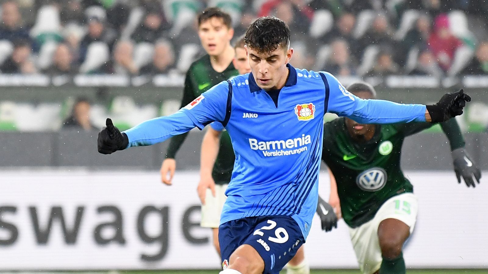 
                <strong>Kai Havertz (Bayer Leverkusen)</strong><br>
                Beim deutschen Nationalspieler müsste sich der Rekordmeister gegen namhafte Konkurrenz durchsetzen. Fast allen europäischen Top-Klubs wird Interesse am 19-Jährigen von Bayer Leverkusen nachgesagt. Allerdings hat Havertz in Leverkusen auch noch einen Vertrag bis 2022...
              