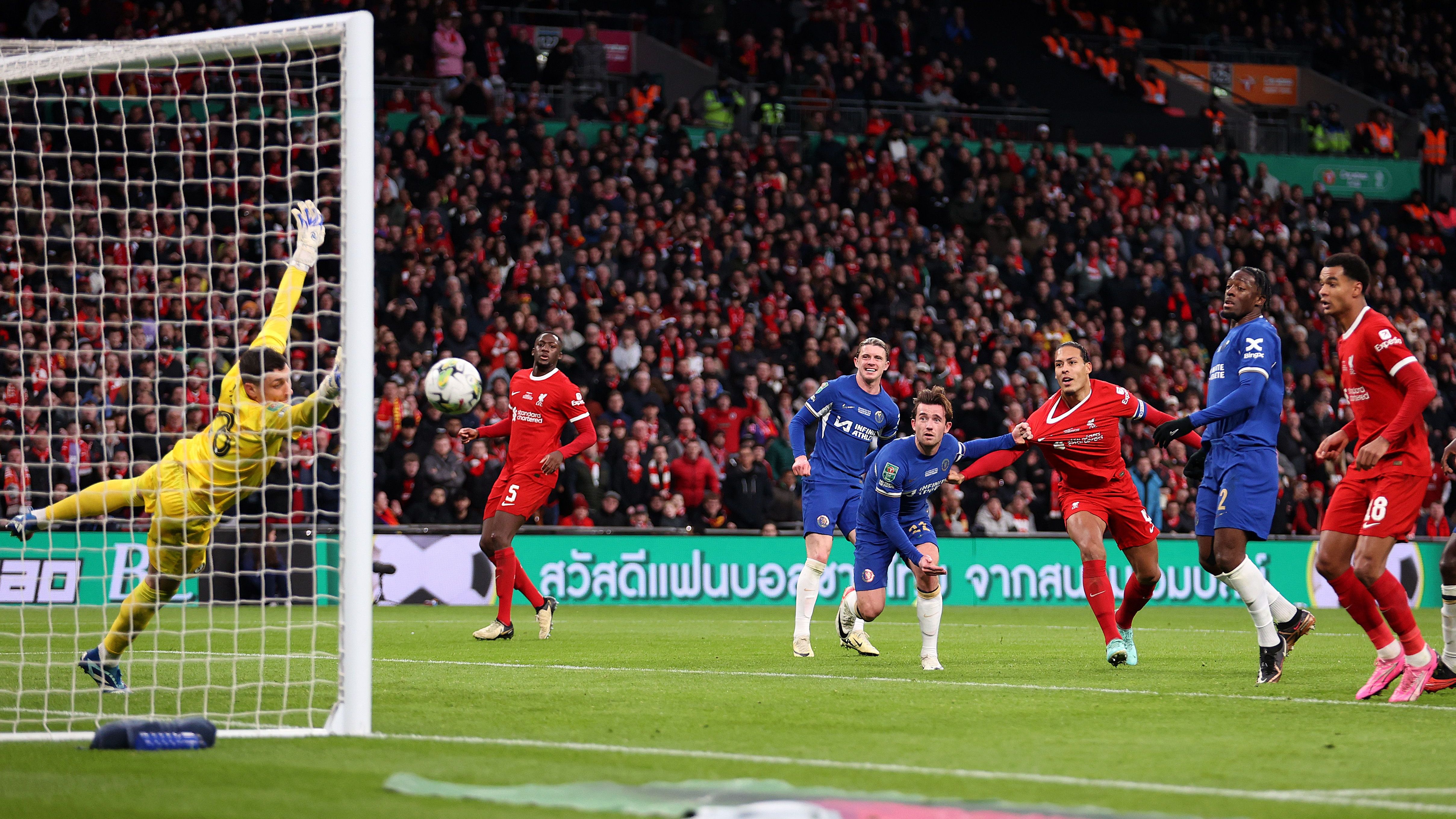 <strong>Finale League Cup 2023/24</strong><br>In einer ohnehin enttäuschenden Saison 2023/24 hat es Chelsea ins Ligacup-Finale geschafft. Aber zum siebten Mal in Folge setzte es auf nationaler Ebene in einem Pokal-Endspiel eine Niederlage für Chelsea. Virgil van Dijk köpfte Liverpool in der Verlängerung zum 1:0-Sieg.
