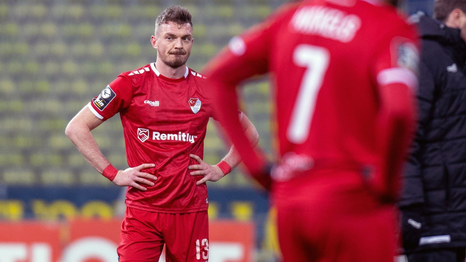 
                <strong>Türkgücü München (Saison 2021/22): Elf Punkte abgezogen</strong><br>
                Den bislang höchsten Punktabzug im deutschen Fußball gab es für den damaligen Drittligisten Türkgücü München. Nachdem sich der Investor zurückgezogen hatte, musste der Klub in der Saison 2021/22 Insolvenz anmelden und verlor dadurch schon mal neun Punkte. Zudem kamen noch zwei Punkte Abzug hinzu, weil sich Türkgücü nicht an die Zulassungsauflagen hielt. Der Klub spielte die Saison letztlich auch gar nicht mehr zu Ende, sodass alle Ergebnisse Türkgücüs annulliert wurden.
              