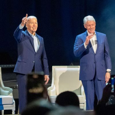 Amtierender Präsident Joe Biden mit seinen Vorgängern Bill Clinton und Barack Obama bei einer Wahllkampfveranstaltung.