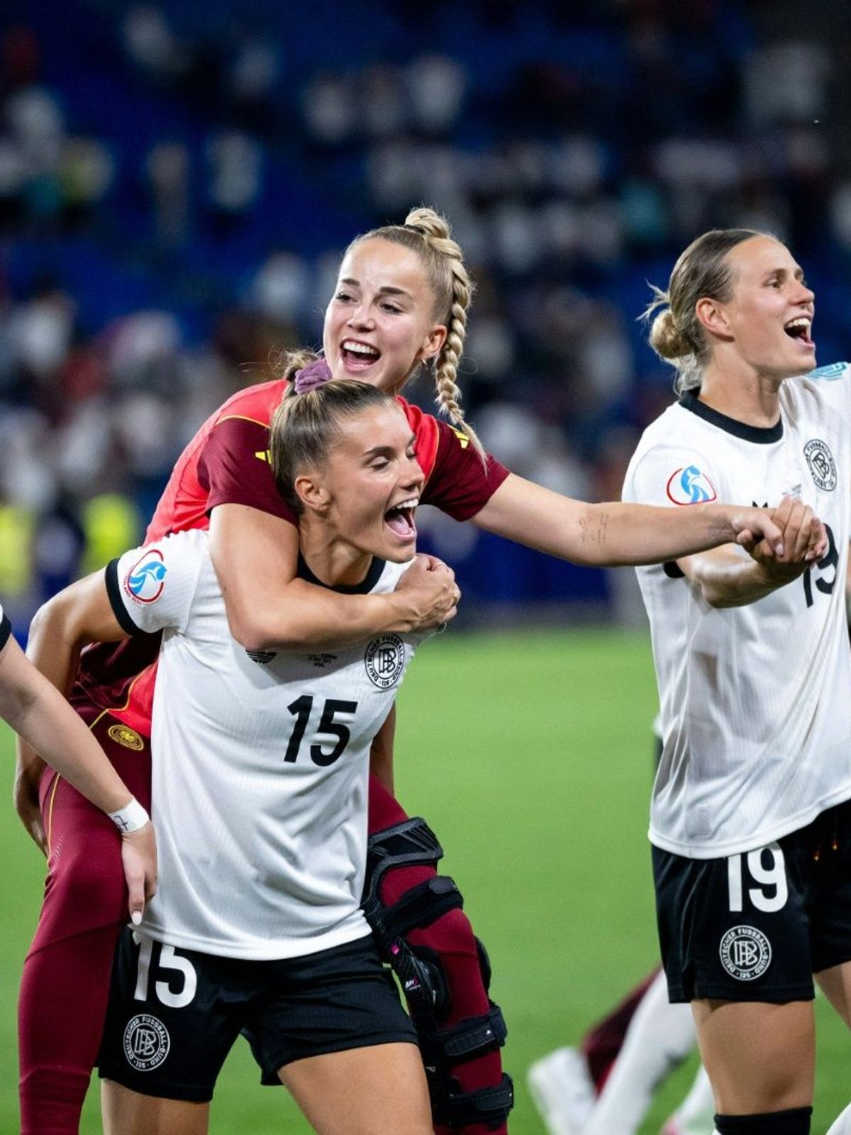 Die DFB-Frauen ließen sich nach dem Krimi feiern
