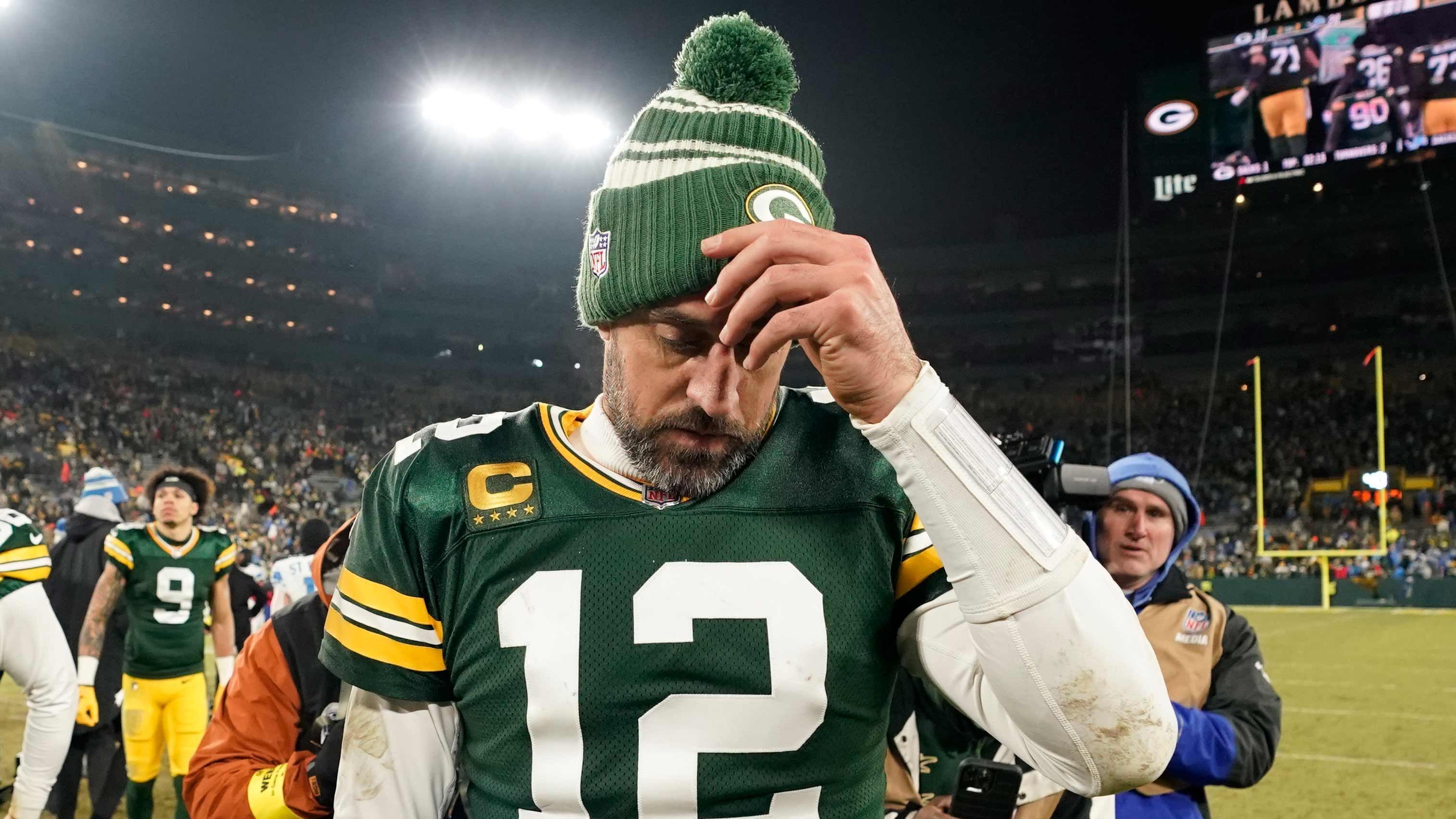 
                <strong>Verlierer: Aaron Rodgers</strong><br>
                Die Seahawks hätten die Playoffs übrigens nicht erreicht, wenn Aaron Rodgers und die Green Bay Packers ihre Partie am letzten Spieltag gegen die Detroit Lions gewonnen hätten. Aber irgendwie passt es zur bescheidenen Saison von Rodgers, dass es nicht sein sollte. Der Quarterback, der in den vergangenen beiden Saisons zum MVP gewählt wurde, enttäuschte im Jahr 2022 über weite Strecken. Beim Quarterback-Rating ist der Routinier lediglich Mittelmaß - zwölf Interceptions hat Rodgers geworfen, so viele wie zuletzt im Jahre 2008. Nach dem Verpassen der Playoffs deutete "A-Rod" sogar fast schon seinen Rücktritt aus der NFL an.
              