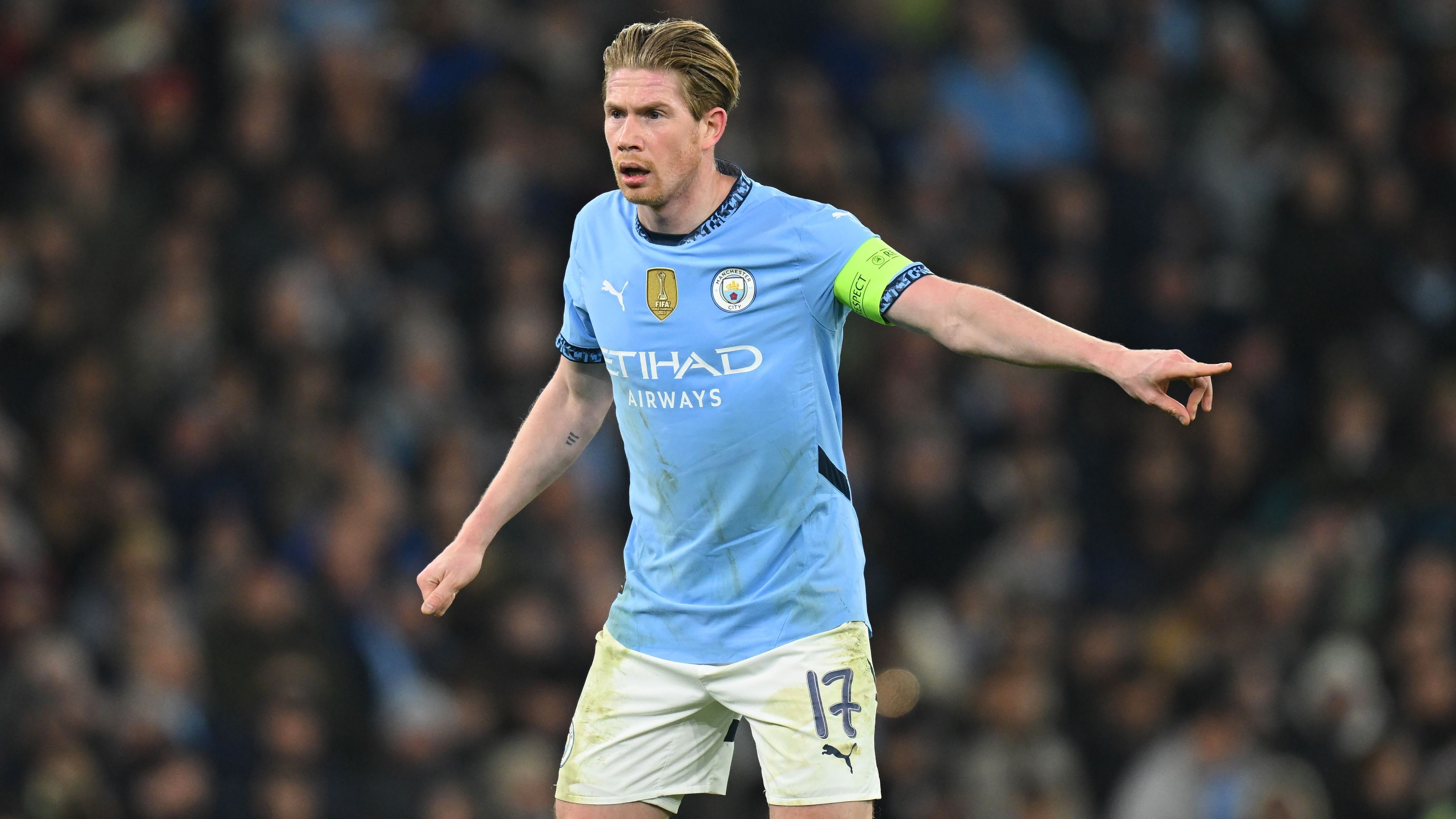 <strong>Kevin De Bruyne (Manchester City)</strong><br>Der Abgang von City-Star Kevin De Bruyne nimmt wohl Formen an. Laut "TBR Football" soll MLS-Klub San Diego FC große Fortschritte in den Gesprächen mit dem 33-jährigen Belgier machen, dessen Vertrag im Sommer 2025 ausläuft. Um für eine Verpflichtung gewappnet zu sein, hat die Franchise aus Kalifornien einen der drei Plätze für designierte Spieler frei gelassen, den De Bruyne einnehmen könnte.