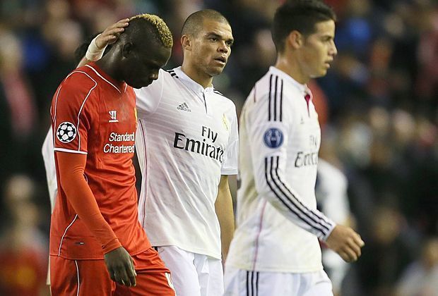 
                <strong>Mario Balotelli beim FC Liverpool - ein Missverständnis?</strong><br>
                Bereits gegen Real Madrid zeigt Balotelli eine indiskutable Leistung. Und fällt zudem unangenehm auf. In der Pause tauscht er mit Madrids Pepe das Trikot. Es geht ein Aufschrei durch das Netz - und Liverpool verdonnert den Italiener zu einer saftigen Geldstrafe.
              