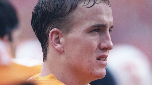 
                <strong>Peyton Manning Facts</strong><br>
                39: In diesem Alter geht der große Peyton Manning in Rente. Geboren wurde Manning am 24. März 1976 in New Orleans, Louisiana. Seine College Zeit verbrachte er bei den Tennessee Volunteers. Die führte er 1997 mit einem 30:29-Sieg gegen die Auburn Tigers zur Meisterschaft in der Southeastern Conference.
              