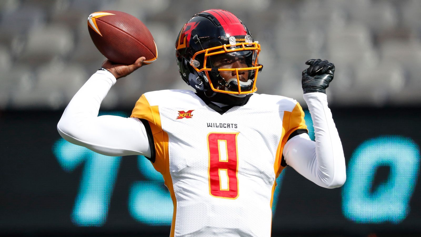
                <strong>Los Angeles Wildcats (XFL, 2019/20)</strong><br>
                Ende 2019 wurde Johnson als Teil für den 2020 Draft der XFL den Los Angeles Wildcats zugeteilt. In der nur fünf Spiele dauernden Saison warf Johnson elf Touchdowns, erzielte ein Quarterback-Rating von 106,3 und war damit einer der besten Quarterbacks der Liga. Weil die Liga anschließend pleite ging, war auch diese Station schnell vorbei. 
              