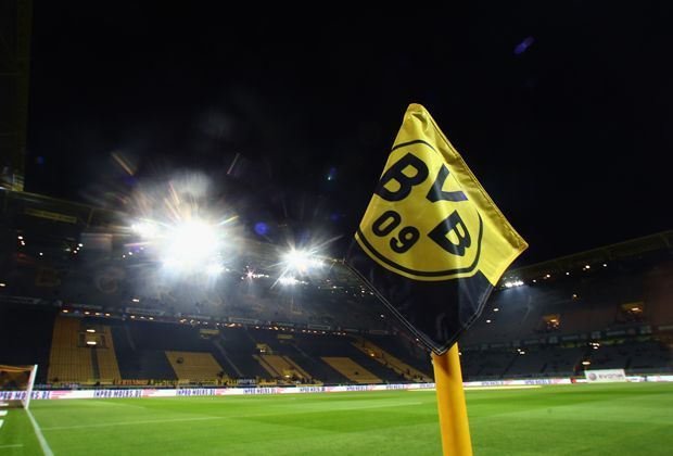 
                <strong>Platz 15: Borussia Dortmund (207 Euro)</strong><br>
                Auch Borussia Dortmund verlangt 207 Euro für einen Stehplatz auf der beliebten Südtribüne. Damit platzieren sich die Schwarz-Gelben gemeinsam mit dem HSV auf dem 15. Rang.
              