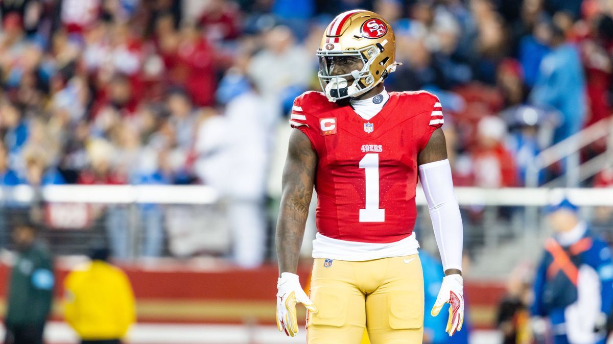 SANTA CLARA, CA - DECEMBER 30: San Francisco 49ers wide receiver Deebo Samuel Sr. (1) waits for a kickoff during a NFL, American Football Herren, USA game against the Detriot Lions on December 30, ...