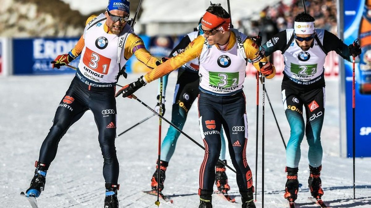 Erik Lässer (l.) klatscht Philipp Horn (v.) ab