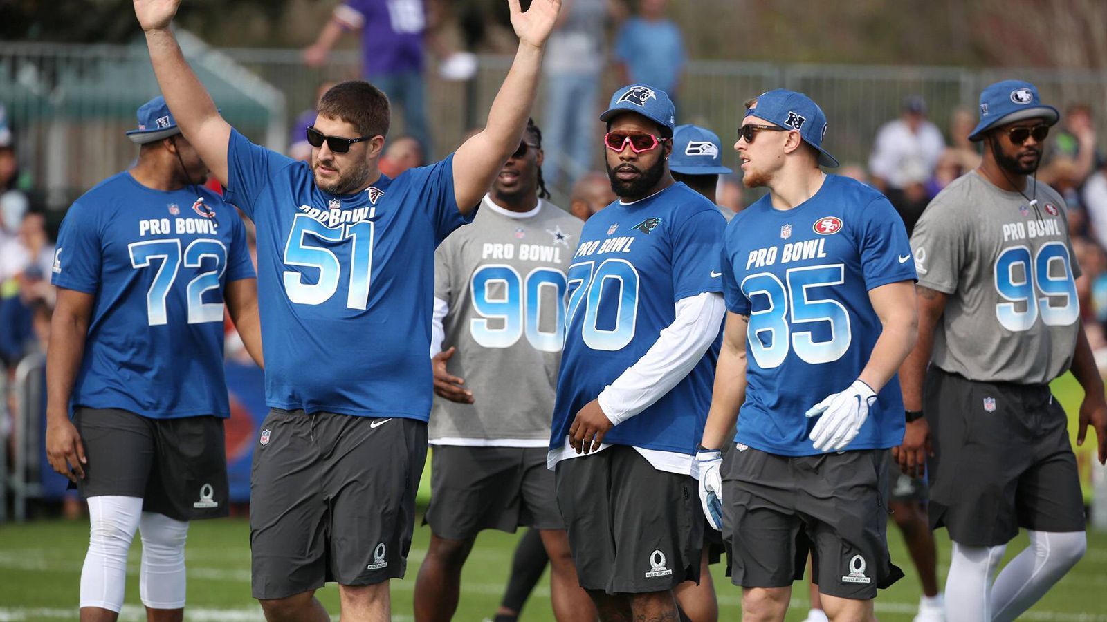 
                <strong>Diese Spieler sind beim Pro Bowl 2019 dabei</strong><br>
                Fans auf der ganzen Welt, aktuelle Head Coaches und Profis der NFL-Teams haben abgestimmt - nun stehen die Teams für den Pro Bowl 2019 fest. Bitter aus deutscher Sicht: Mark Nzeocha hat trotz des guten Fan-Votings keinen Platz ergattern können. Aufgrund von Verletzungen und der Teilnahme am Super Bowl hat sich der Kader verändert. ran.de zeigt, welche Stars eine Woche vor dem Super Bowl in Orlando (am 27. Januar ab 20:15 Uhr live auf ProSieben MAXX und ran.de) auf dem Platz stehen.
              