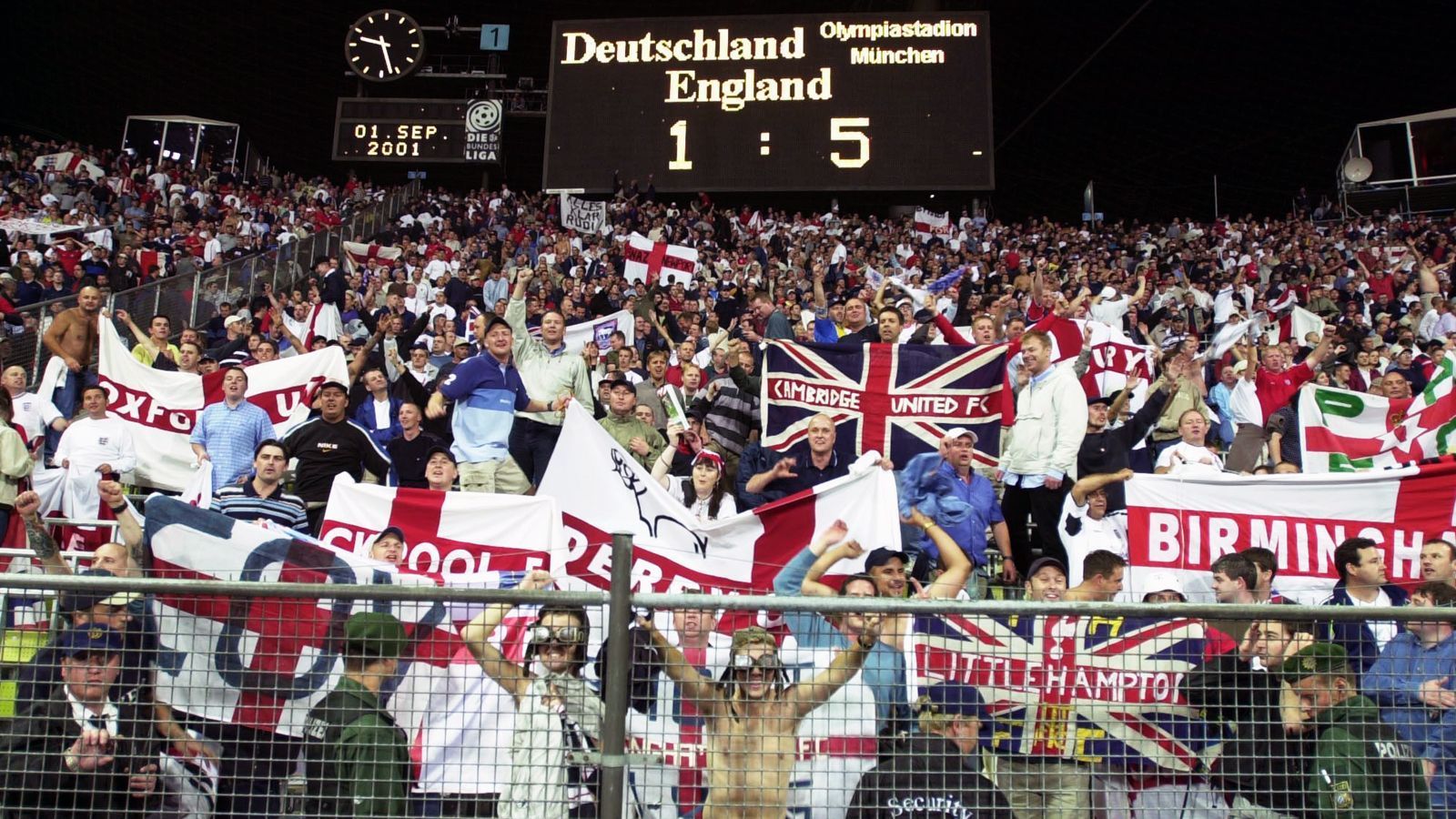 
                <strong>WM-Qualifikation 2001: Deutschland - England 1:5 (1:2)</strong><br>
                ... Neben Owen trafen noch Steven Gerrard und Emile Heskey für England - damals allesamt Spieler des FC Liverpool. 
              