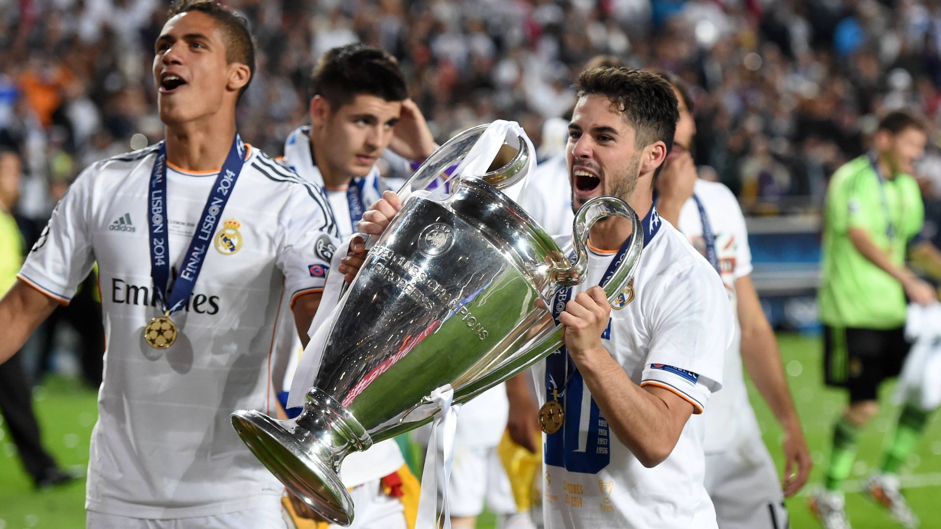 
                <strong>Bei Real holt Isco sofort den Henkelpott</strong><br>
                Bei den "Königlichen" ging es zunächst traumhaft weiter für Isco. In der Liga schoss der offensive Mittelfeldspieler in der Saison 2013/2014 acht Tore, in der Champions League holte er in seiner ersten Saison gleich den Titel. Es sollte nicht der einzige bleiben.
              