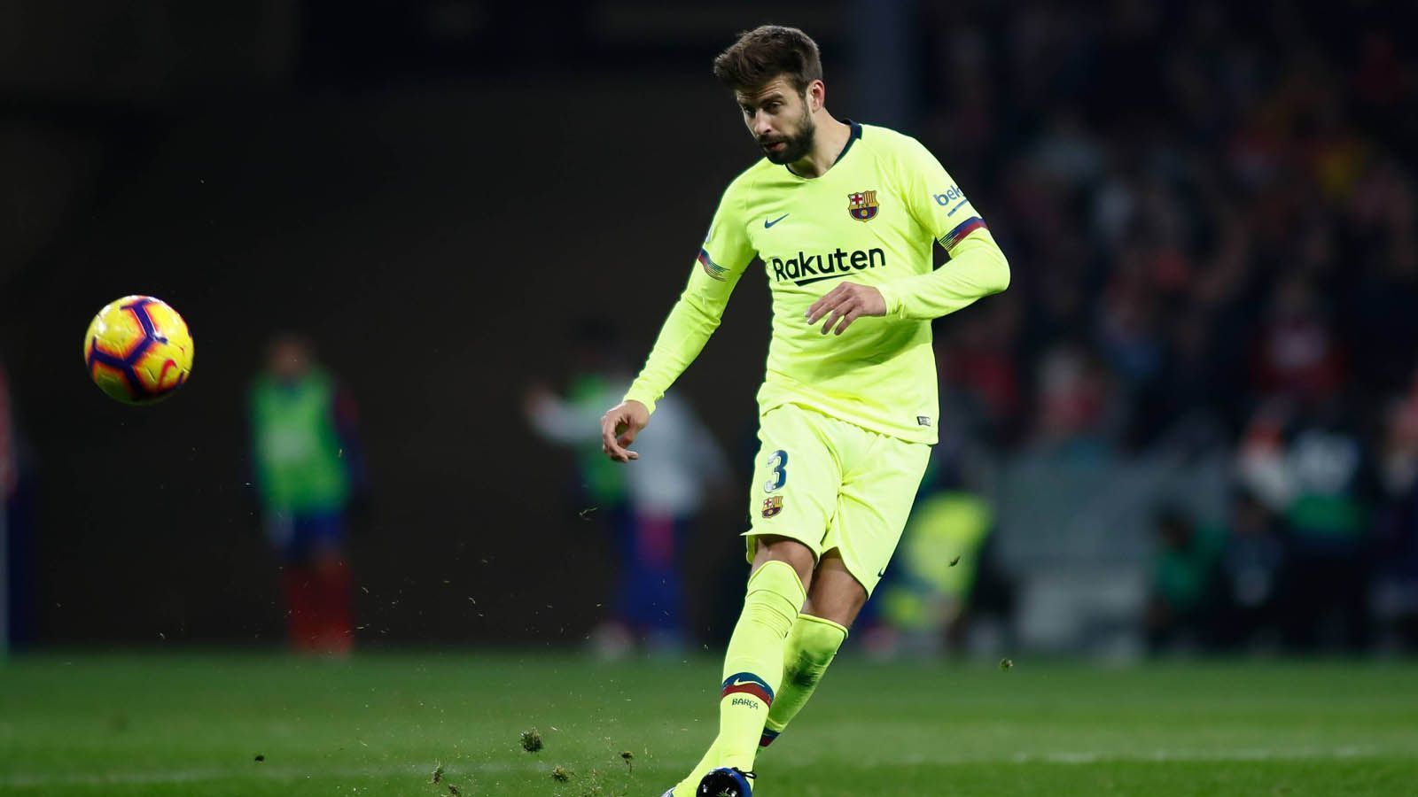 
                <strong>Pique will Barca-Präsident werden</strong><br>
                Gerard Pique liebäugelt offenbar mit dem Präsidenten-Posten beim FC Barcelona. Wie die barca-nahe Sporttageszeitung "Mundo Deportivo" berichtet, will der Verteidiger seine aktive Karriere nach der Saison 2019/20 beenden, um die Nachfolge von Präsident Josep Maria Bartomeu anzutreten. Dessen Mandat an der Spitze des Klubs läuft 2021 aus. Auch künftige Trainer soll Pique bereits im Auge haben: seine ehemaligen Mannschaftskollegen Xavi und Iniesta. 
              