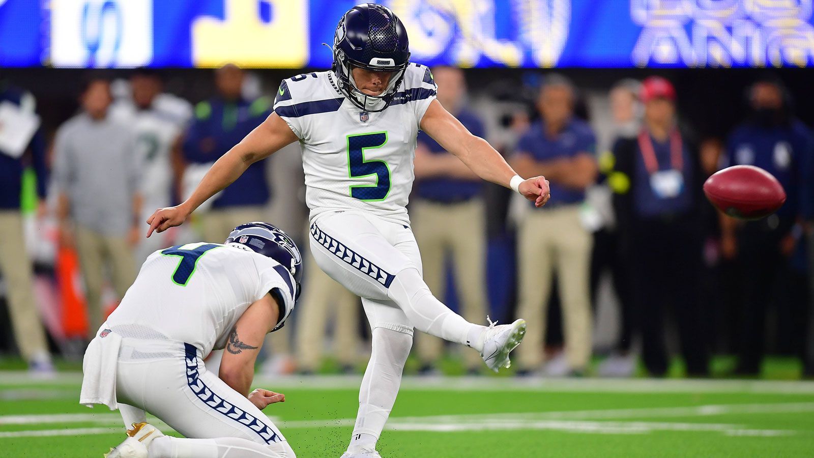 
                <strong>Special Teams: Kicker</strong><br>
                &#x2022; Jason Myers (Seattle Seahawks)<br>&#x2022; Daniel Carlson (Las Vegas Raiders)<br>&#x2022; Tyler Bass (Buffalo Bills)<br>
              