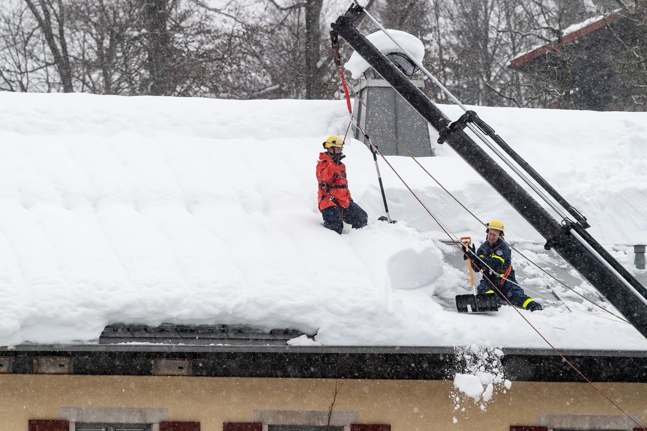 Normalerweise wird der Katastrophenfall nur sehr lokal ausgerufen. In der Regel wegen Naturkatastrophen. Zum Beispiel bei einem Schneechaos wie 2016 im Landkreis Bad Tölz.