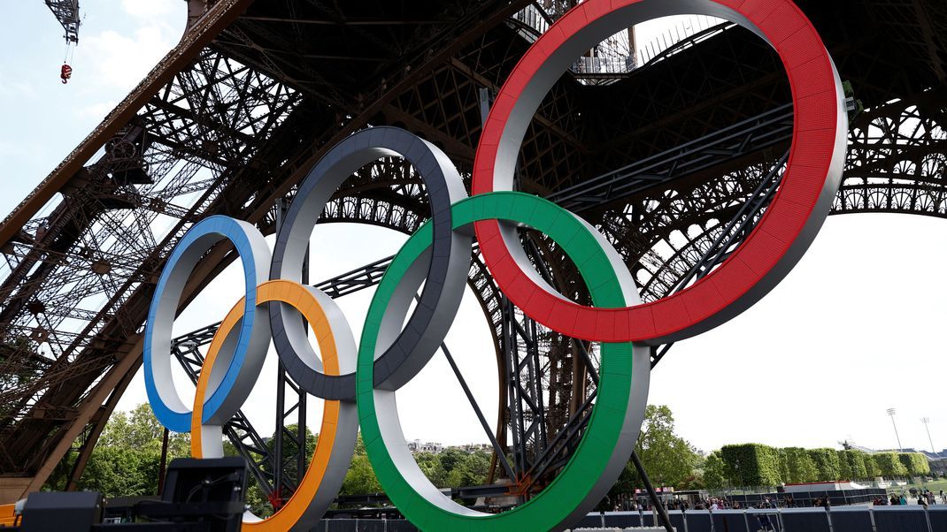 OLYMPICS-2024/EIFFELTOWER-RINGS