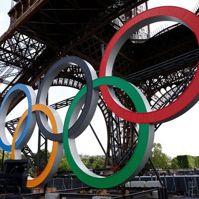 OLYMPICS-2024/EIFFELTOWER-RINGS