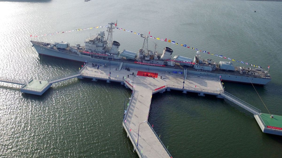 Trotz des russischen Angriffskrieges gegen die Ukraine wird in einem Freizeitpark in China Russland gefeiert. 