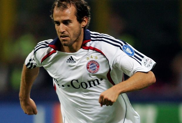 
                <strong>Platz 7: Mehmet Scholl</strong><br>
                Platz sieben teilt sich Mehmet Scholl aktuell mit zwei einstigen Bayern-Kollegen und einem ehemaligen Bayern-Spieler. Der ehemalige Zauberdribbler bringt es auf zwölf Tore - und das in sage und schreibe 70 Einsätzen in der Königsklasse.
              