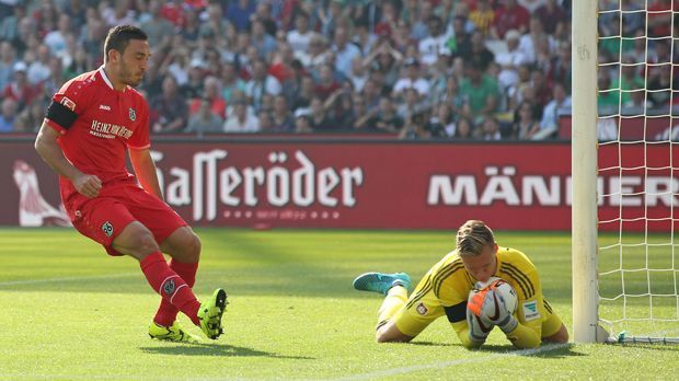 
                <strong>erdinc-1</strong><br>
                Mevlüt Erdinc: Der Neuzugang von AS Saint-Etienne konnte bei Hannover 96 bislang noch nicht überzeugen. In 239 Bundesliga-Minuten gelang dem türkischen Nationalspieler noch kein Treffer. Zum selben Zeitpunkt hatte Erdinc in der vergangenen Saison immerhin schon drei Tore in der Ligue 1 erzielt. 
              
