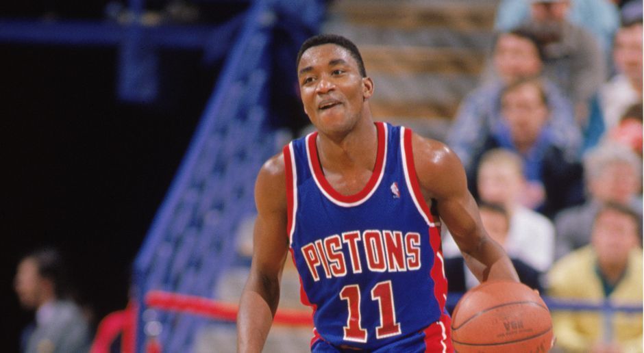
                <strong>Point Guard: Isiah Thomas (Detroit Pistons)</strong><br>
                Point Guard: Isiah Thomas (Detroit Pistons): "Er war für mich der Einstieg in NBA-Basketball. Er hat mein Interesse geweckt. Auch wenn sein Charakter abseits des Platzes schwierig war, gehörte er spielerisch zu den herausragenden Typen seiner Generation."
              