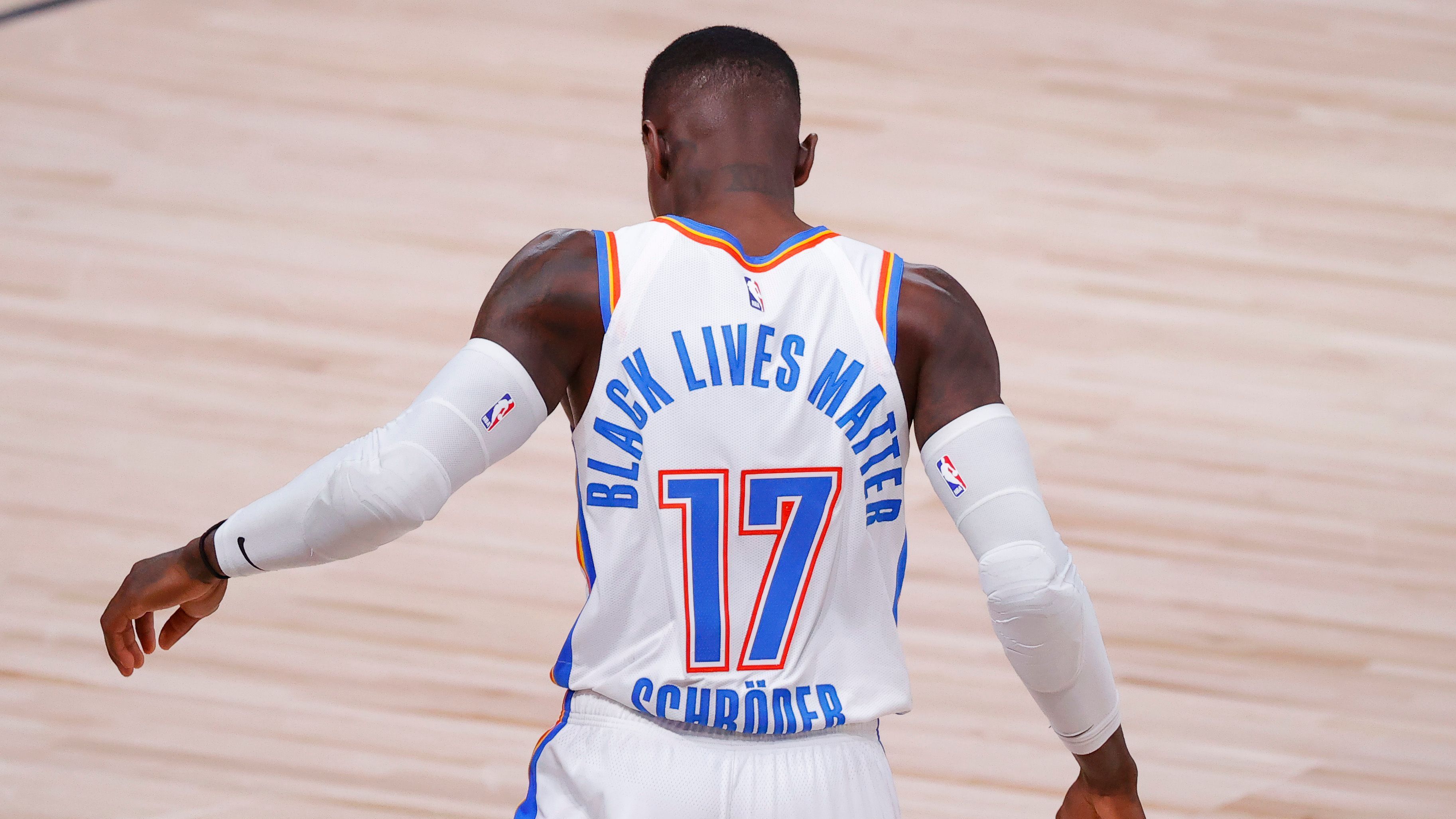 <strong>Oklahoma City Thunder (2018-2020)</strong><br>Nach den Abgängen von Paul George und Russell Westbrook kam mit Shai Gilgeous-Alexander und Chris Paul frischer Wind ins Team. Durch die Ausbreitung des Coronavirus wurde in der Folge die 2019/20er Saison verkürzt und die Playoffs in der "Bubble" in Orlando ausgetragen. In einer packenden ersten Runde unterlagen die Thunder nur knapp in sieben Spielen 3-4 den Houston Rockets...