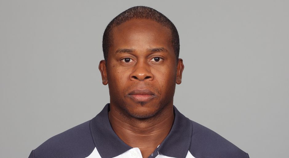 
                <strong>Vance Joseph (Denver Broncos)</strong><br>
                Vance Joseph (Denver Broncos): Der Defensive Coordinator der Miami Dolphins tritt die Nachfolge von Gary Kubiak bei den Denver Broncos an.
              