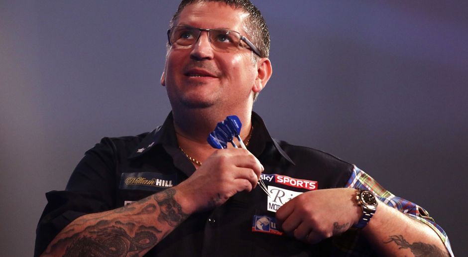 
                <strong>Gary Anderson</strong><br>
                Gary "The Flying Scotsman" Anderson. Der Landsmann von Peter Wright gehört zu den erfolgreichsten Spielern der letzten Jahre. Anderson wurde 2015 und 2016 PDC-Weltmeister und schaffte mit seinem Endspiel 2017 sogar das Final-Triple. Dies ging allerdings 3:7 gegen Michael van Gerwen verloren.
              