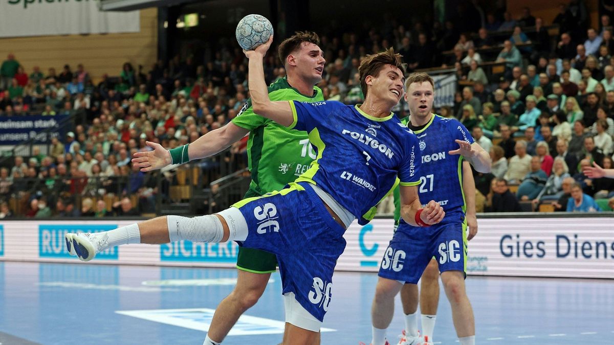 VfL-Topscorer Julian Köster (M.) in Aktion