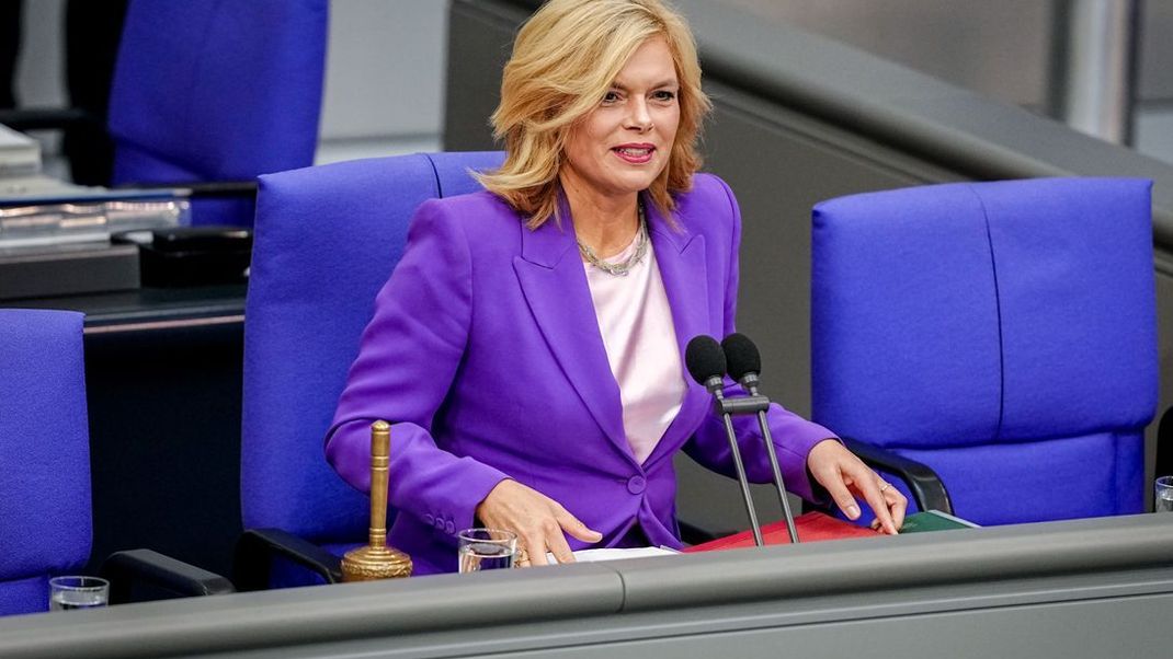 Julia Klöckner setzt auf klare Regeln: Keine Sticker, keine Selfies, weniger Ablenkung im Bundestag.
