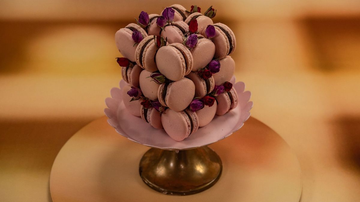 Rosa Karamell-Macarons-Würfel