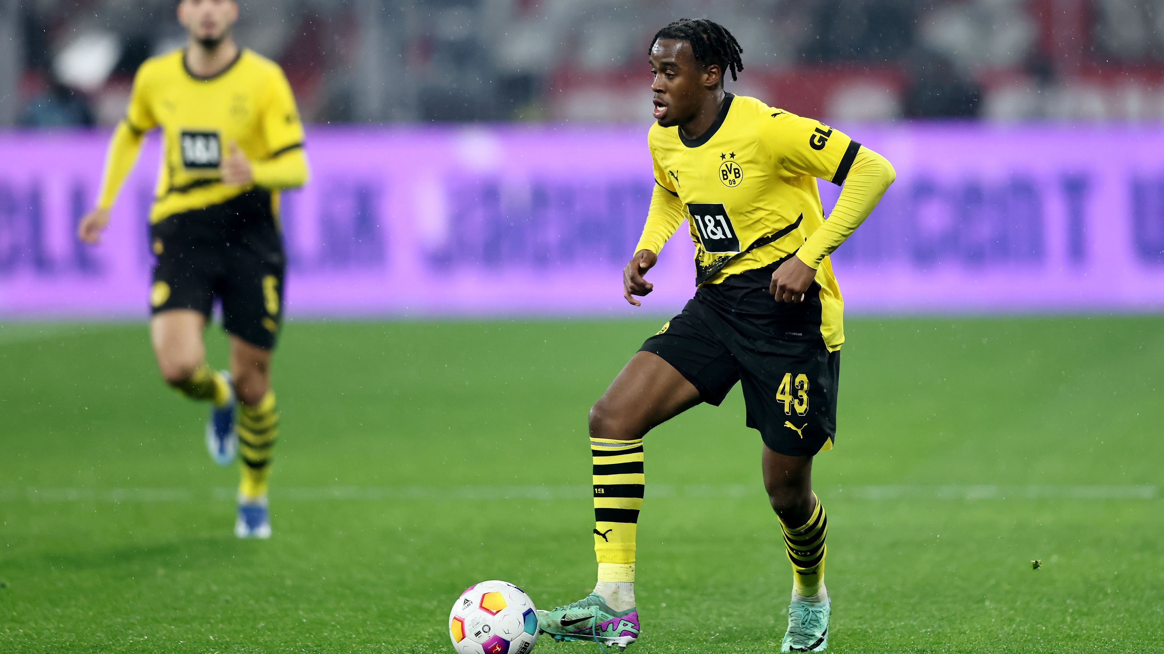 <strong>Jamie Bynoe-Gittens (Borussia Dortmund)</strong><br>Ab Minute 85 für Adeyemi in der Partie, fällt der Engländer nicht mehr sonderlich auf. <strong><em>ran</em>-Note: ohne Bewertung</strong>