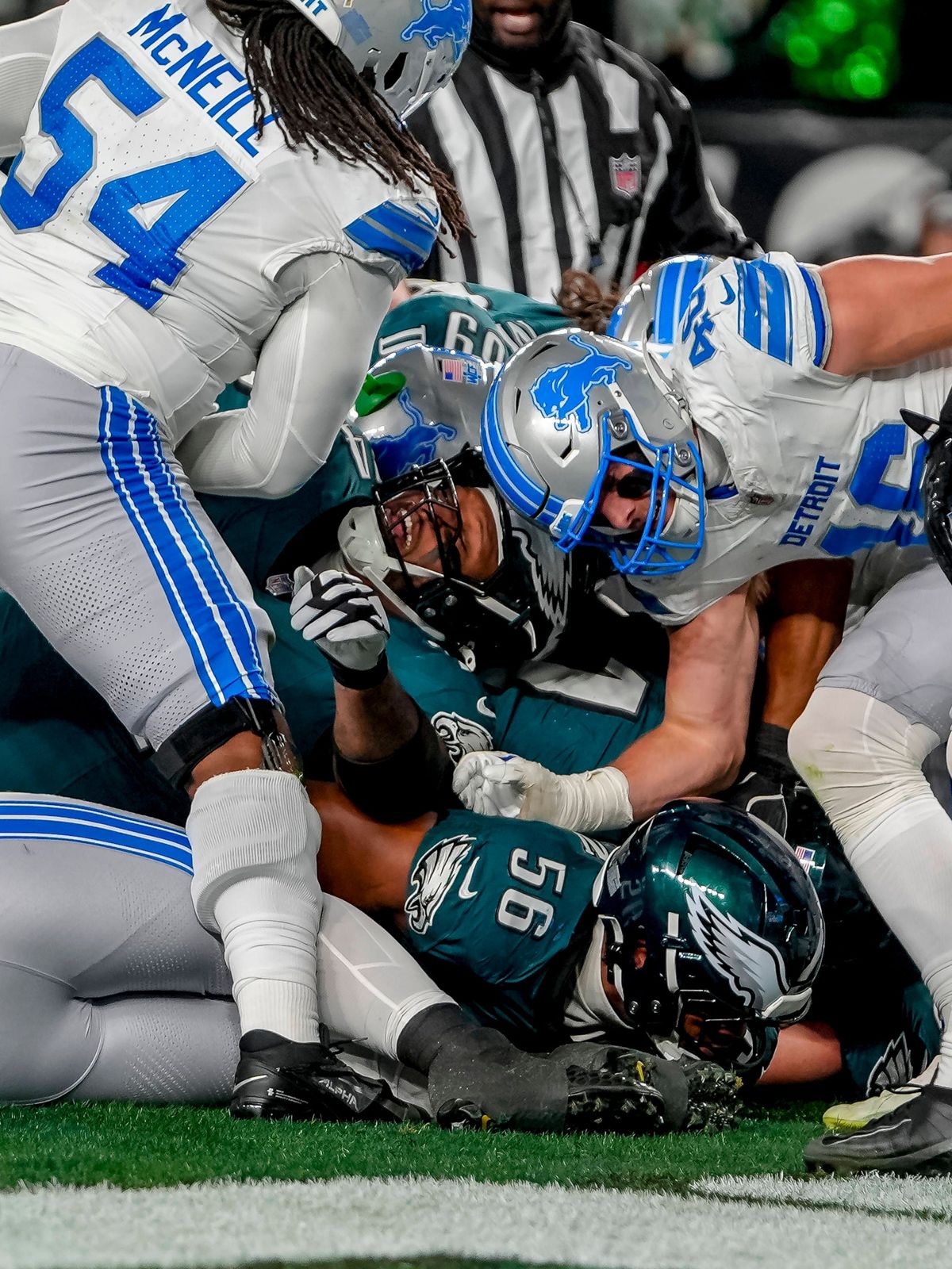 November 16, 2025, Philadelphia, Pa, USA: Philadelphia Eagles quarterback Jalen Hurts (1) scores a touchdown during the NFL, American Football Herren, USA football matchup between the Detroit Lions...