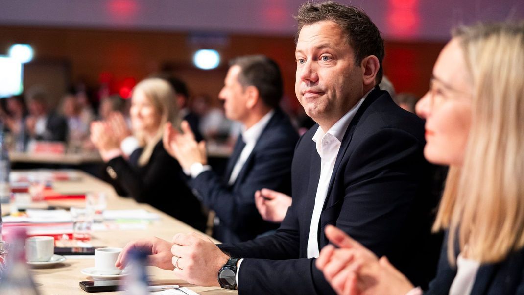 Der SPD-Chef zeigt sich offen für ein AfD-Verbotsverfahren.