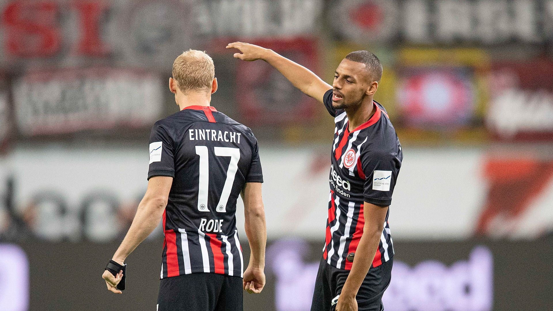 
                <strong>Djibril Sow (Eintracht Frankfurt) </strong><br>
                "Im Zusammenspiel im Mittelfeld ist es wie mit einer neuen Freundin: Man muss sich erst kennenlernen"(Eintracht Frankfurts Mittelfeldspieler Djibril Sow auf die Frage nach seinem Zusammenspiel mit Sebastian Rode. Sow war in diesem Sommer zu den Hessen gewechselt)
              