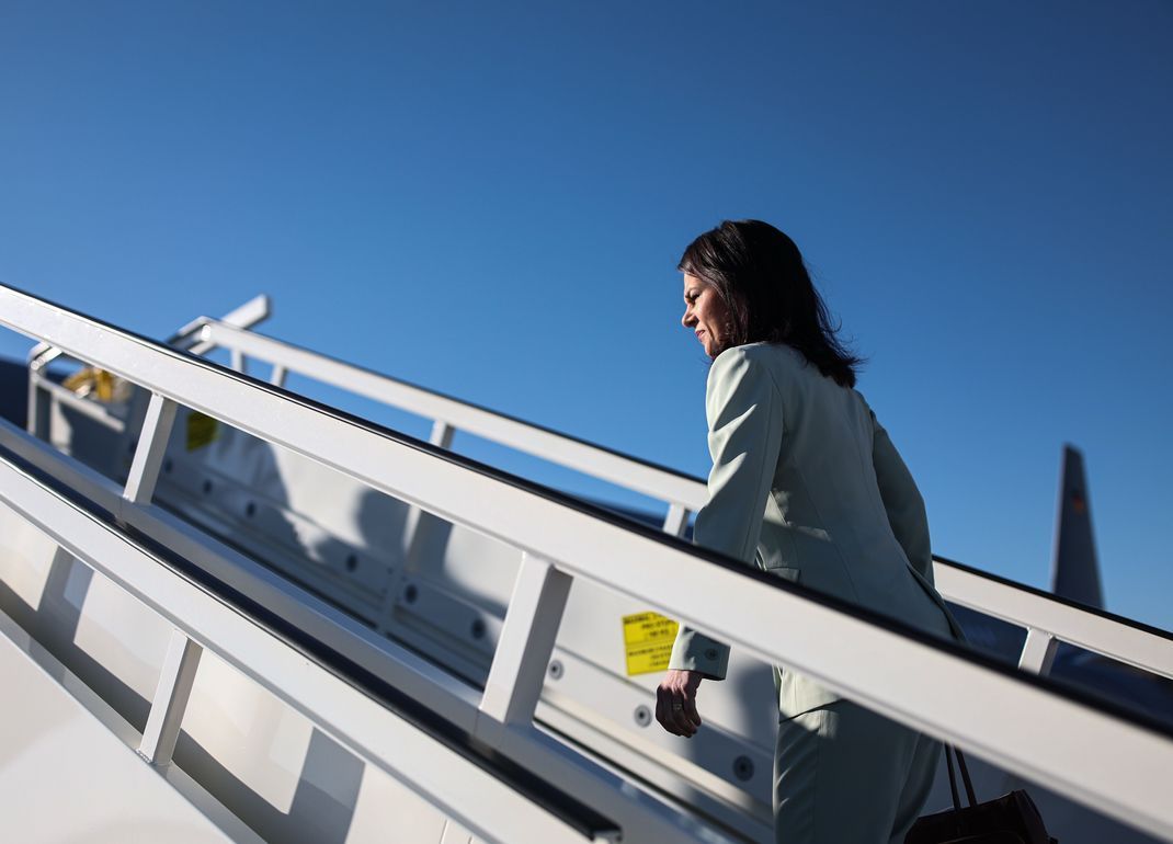 Flug Richtung Damaskus: Annalena Baerbock geht an Bord.