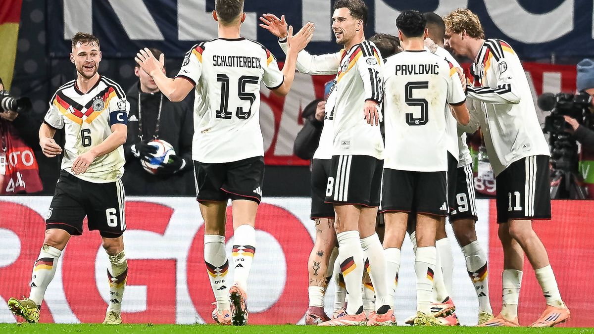 17.11.2025, Fussball: Laenderspiel, WM Qualifikation, Gruppe A, Saison 2025 2026, Deutschland - Slowakei in der Red Bull Arena in Leipzig. Die deutschen Spieler bejubeln das Tor zum 4:0 durch Leroy...