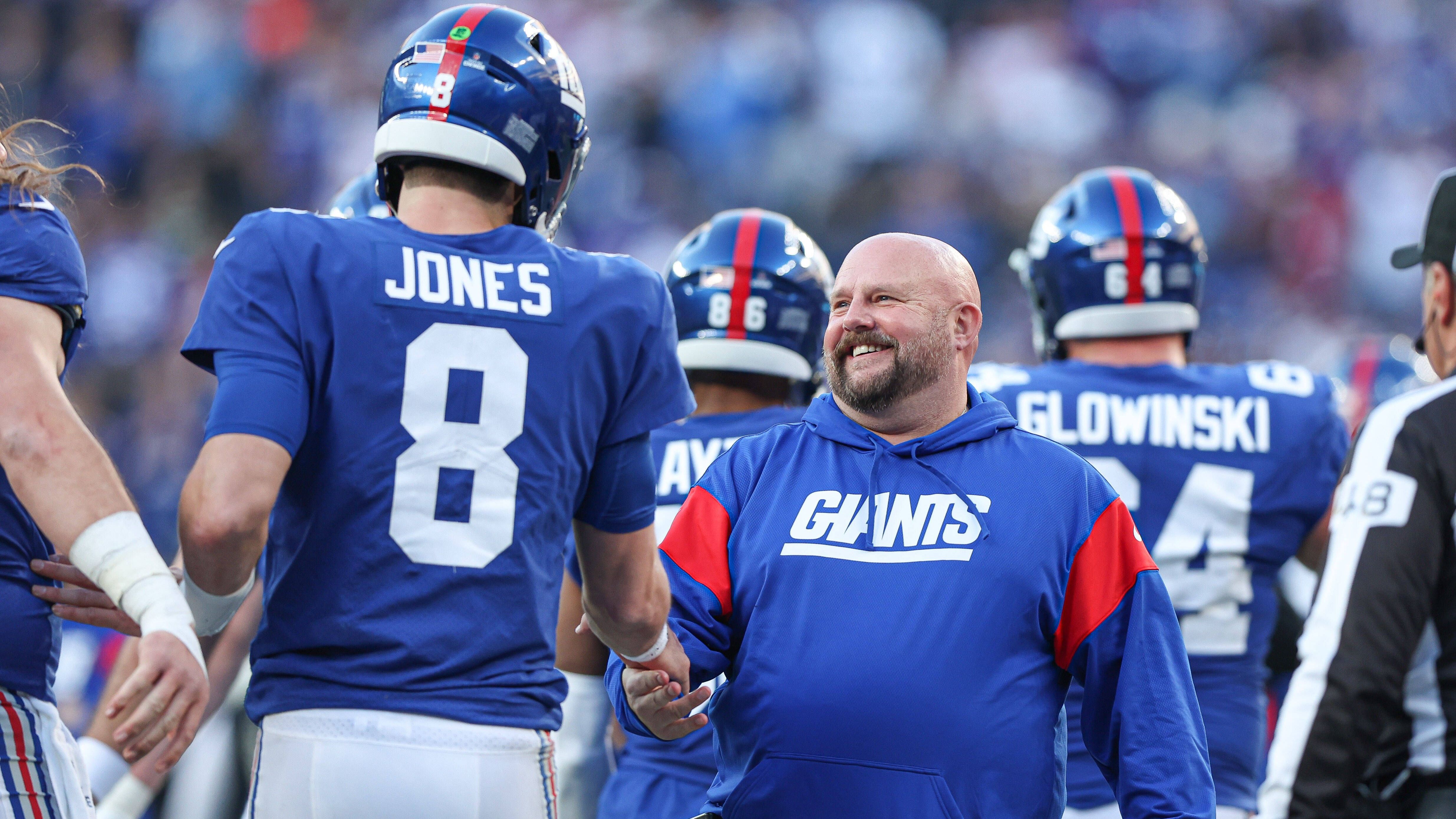 <strong>New York Giants: Stärken (Offensive)</strong><br>Schließlich ist Quarterback Daniel Jones eine echte Gefahr im Laufspiel. Nicht umsonst gilt er als einer der mobilsten Spieler auf seiner Position. Eine Fähigkeit, die Head Coach Brian Daboll einzusetzen weiß.