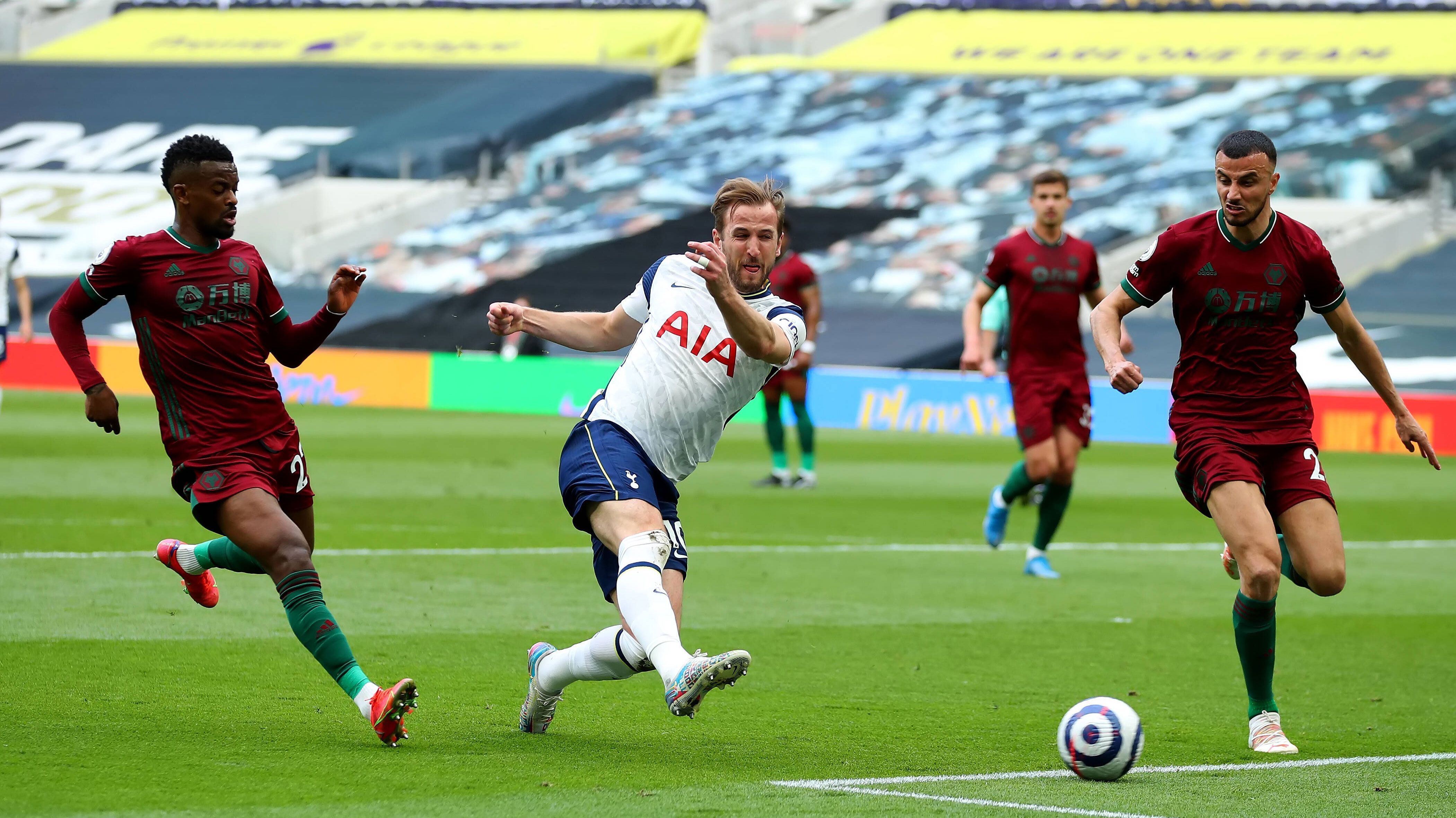 
                <strong>Tottenham Hotspur</strong><br>
                Nach der enttäuschenden Saison steht Tottenham Hotspur Wiedergutmachung auf dem Programm, der neue Trainer Nuno Espirito Santo hat allerdings alle Hände voll zu tun. Vor allem die Transfer-Saga um Angreifer Harry Kane nimmt kein Ende - der Engländer würde sich wohl gerne verändern, sein Klub ist von dieser Idee allerdings weniger begeistert. Zudem wurde mit Innenverteidiger Toby Alderweireld einer der Führungsspieler abgeben. Ob sich Ersatzmann Christian Romero schnell in der Premier League akklimatisieren kann, bleibt noch abzuwarten. Immerhin angelten sich die Londoner mit Bryan Gil ein angeblich heiß umworbenes Talent ...
              