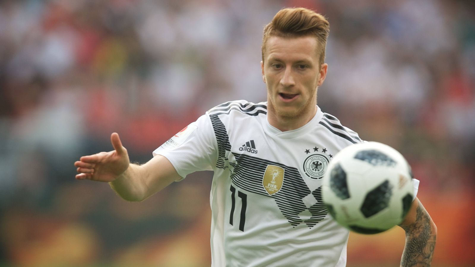 
                <strong>Gewinner: Marco Reus</strong><br>
                Der Pechvogel vor den großen Turnieren präsentiert sich in starker Form und übersteht auch anders als vor vier Jahren das letzte Testspiel unverletzt. Seine Tempodribblings und sein Spiel mit Zug zum Tor tun dem deutschen Offensivspiel gut.
              