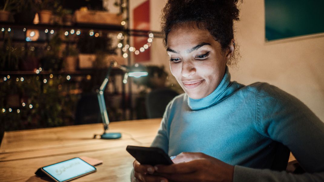 Versende WhatsApp-Grüße an Freunde und Familie, um ihnen eine gute Nacht zu wünschen.