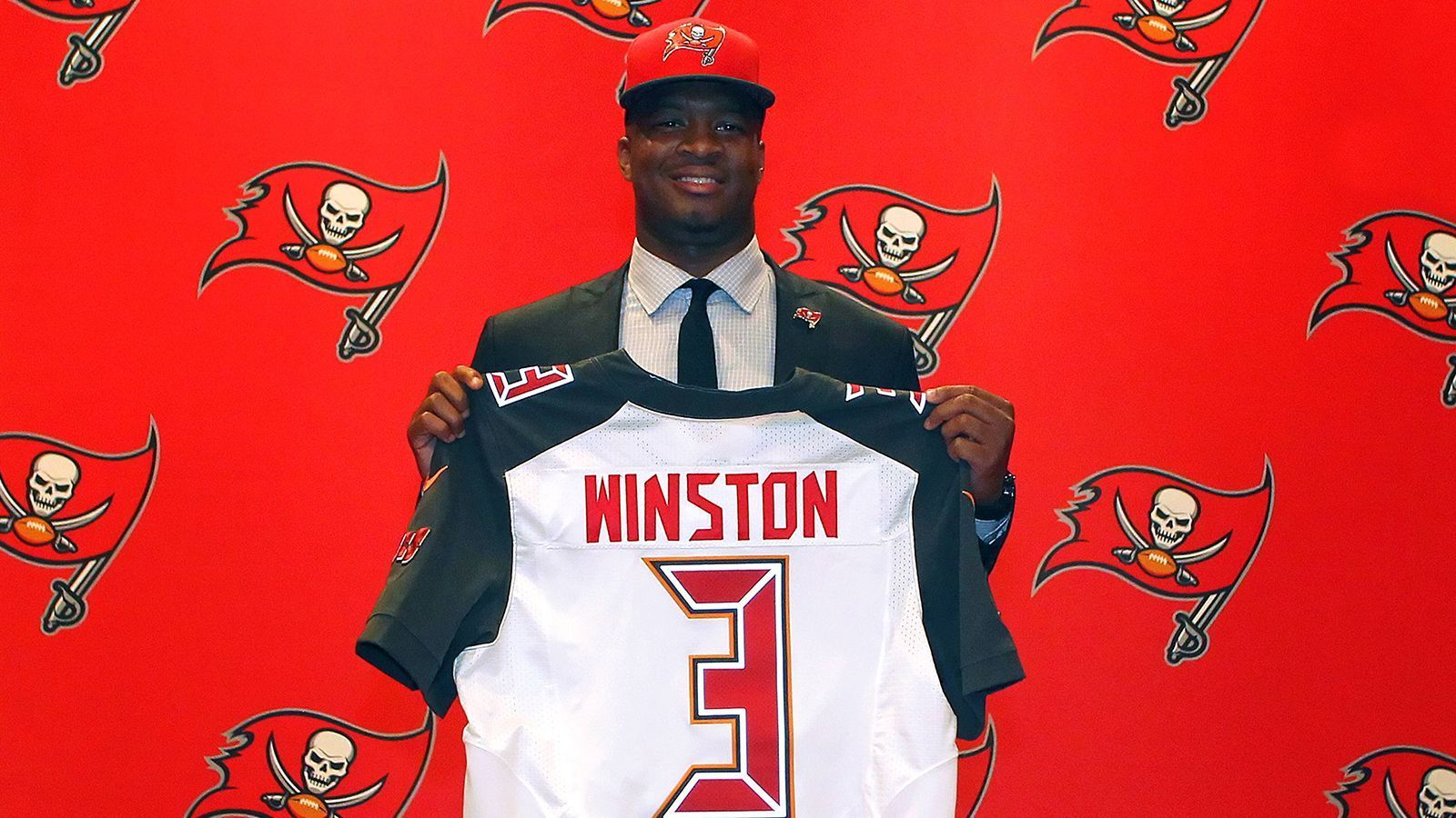 
                <strong>NFL Draft 2015: Jameis Winston</strong><br>
                Wieder ein Quarterback. 2015 entscheiden sich die Tampa Bay Buccaneers für den Studenten an der Florida State University.
              
