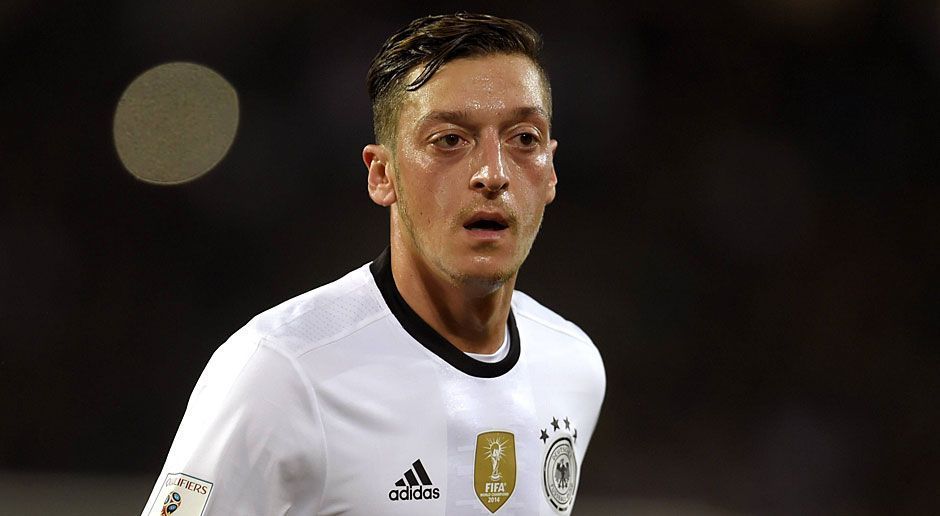 
                <strong>Mesut Özil</strong><br>
                Mesut Özil: Der deutsche Edeltechniker kam in der 61. Minute für Mario Gomez in die Partie. Konnte in einer schwächelnden deutschen Mannschaft aber auch keine neuen Impulse setzen. ran-Note: 4
              